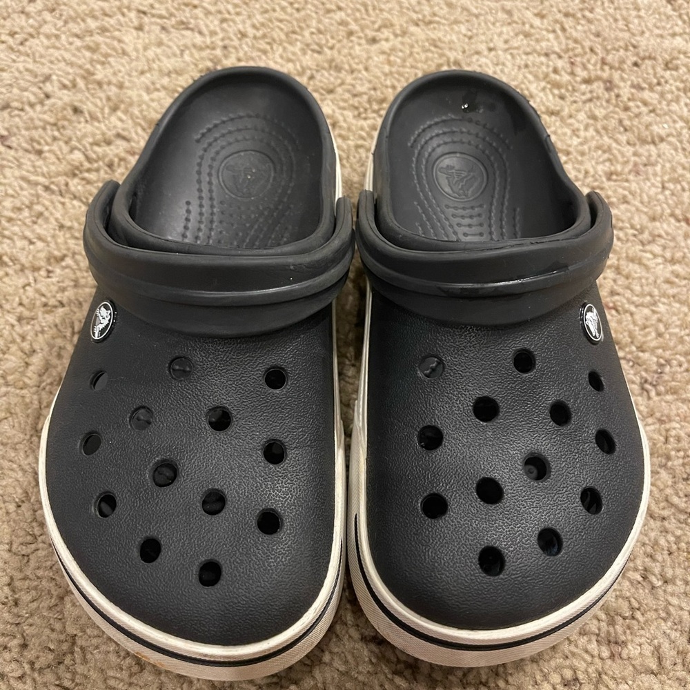Navy crocs size M 5 W 7